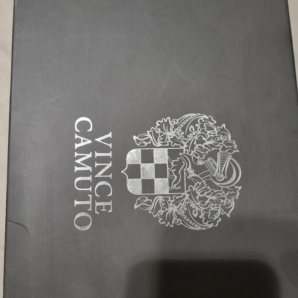 VINCE CAMUTO